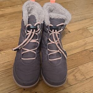 Sorel girls size 4 snow boots. Dusty purple color.